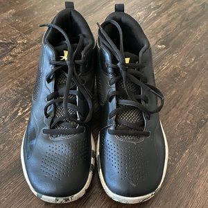 Under Armour - Kids Lockdown 5 Black Leather Basketball Shoe - 6.5Y